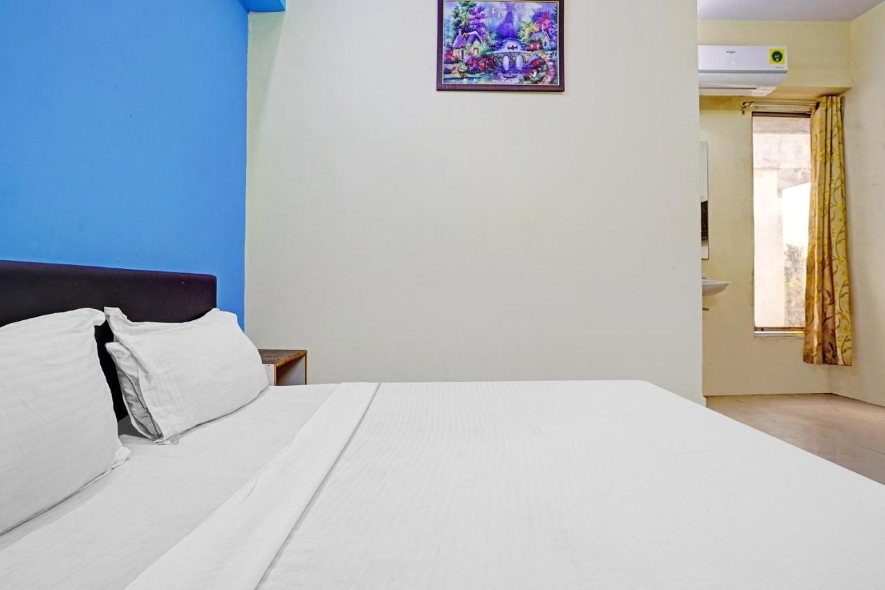 Hotel O Nova Rooms Surat Exteriör bild