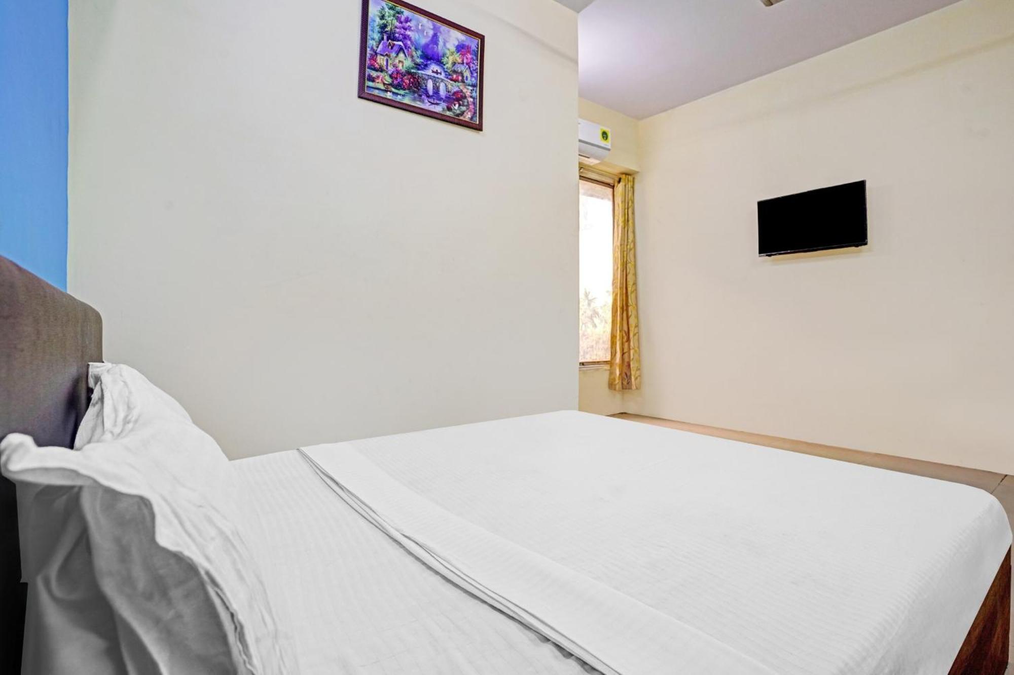 Hotel O Nova Rooms Surat Exteriör bild
